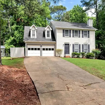 4Br Cozy Family Retreat Near Mall Of Ga, Near Lake Lanier - Sleeps 10